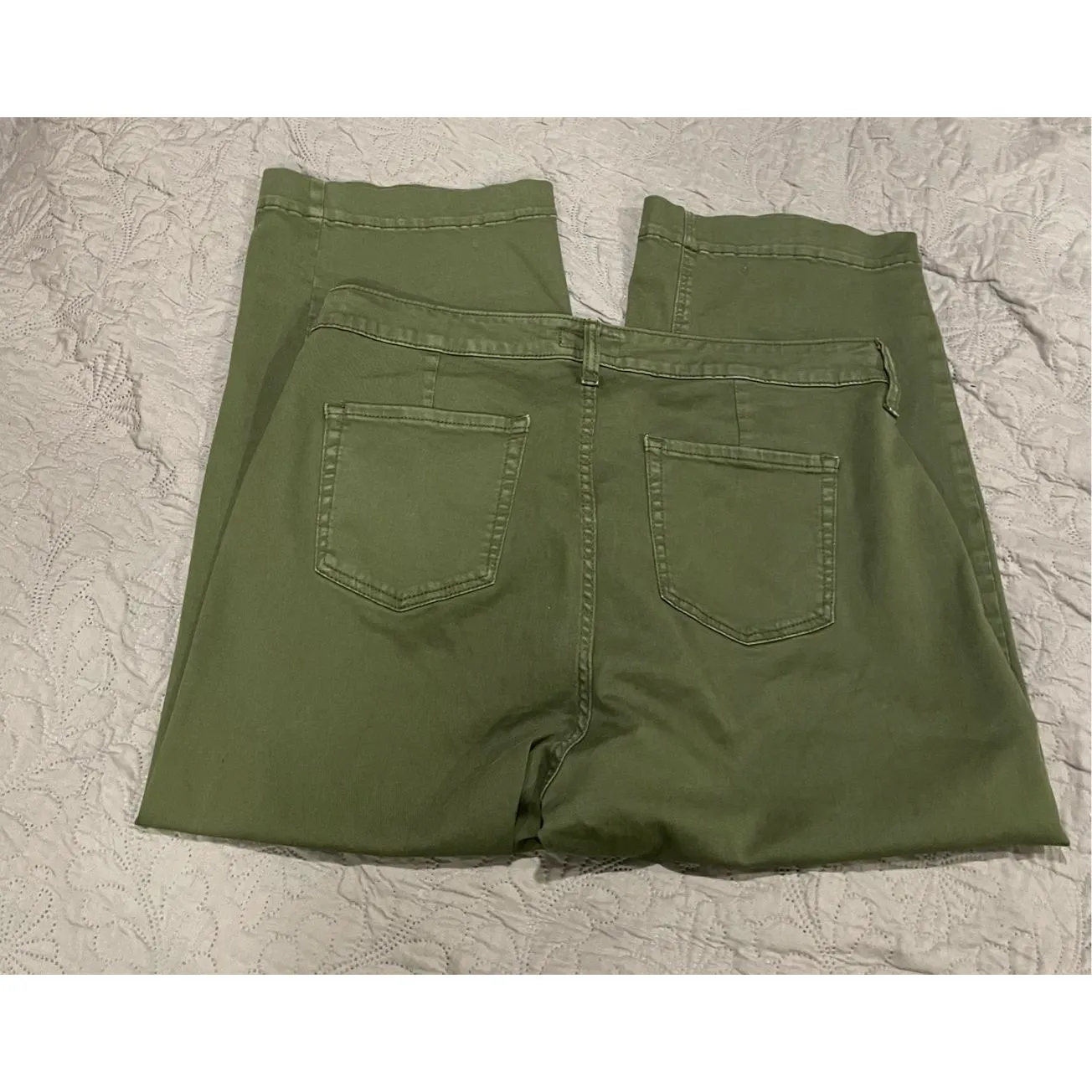 Torrid  12 Army Green Capri Pants Multi Button - Image 9