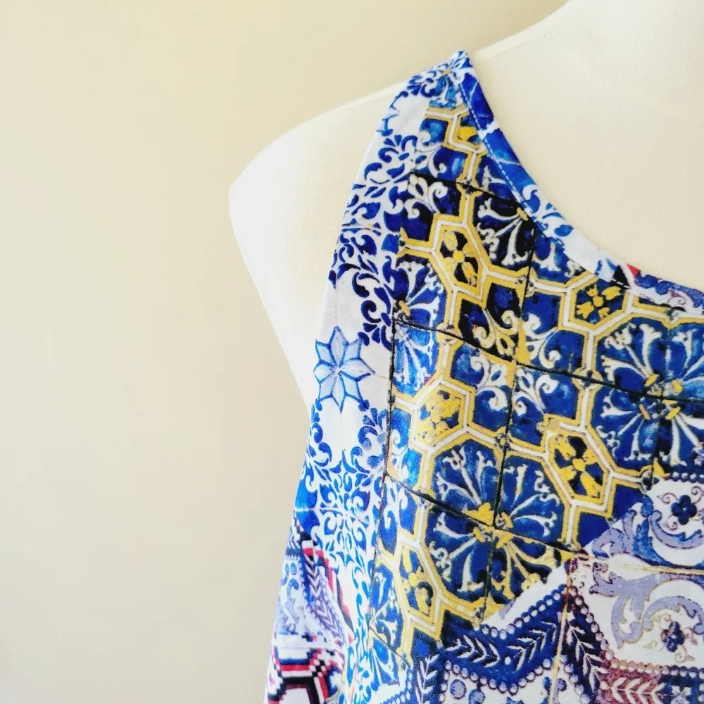 Zac & Rachel medallion print sleeveless blouse size large - Image 2