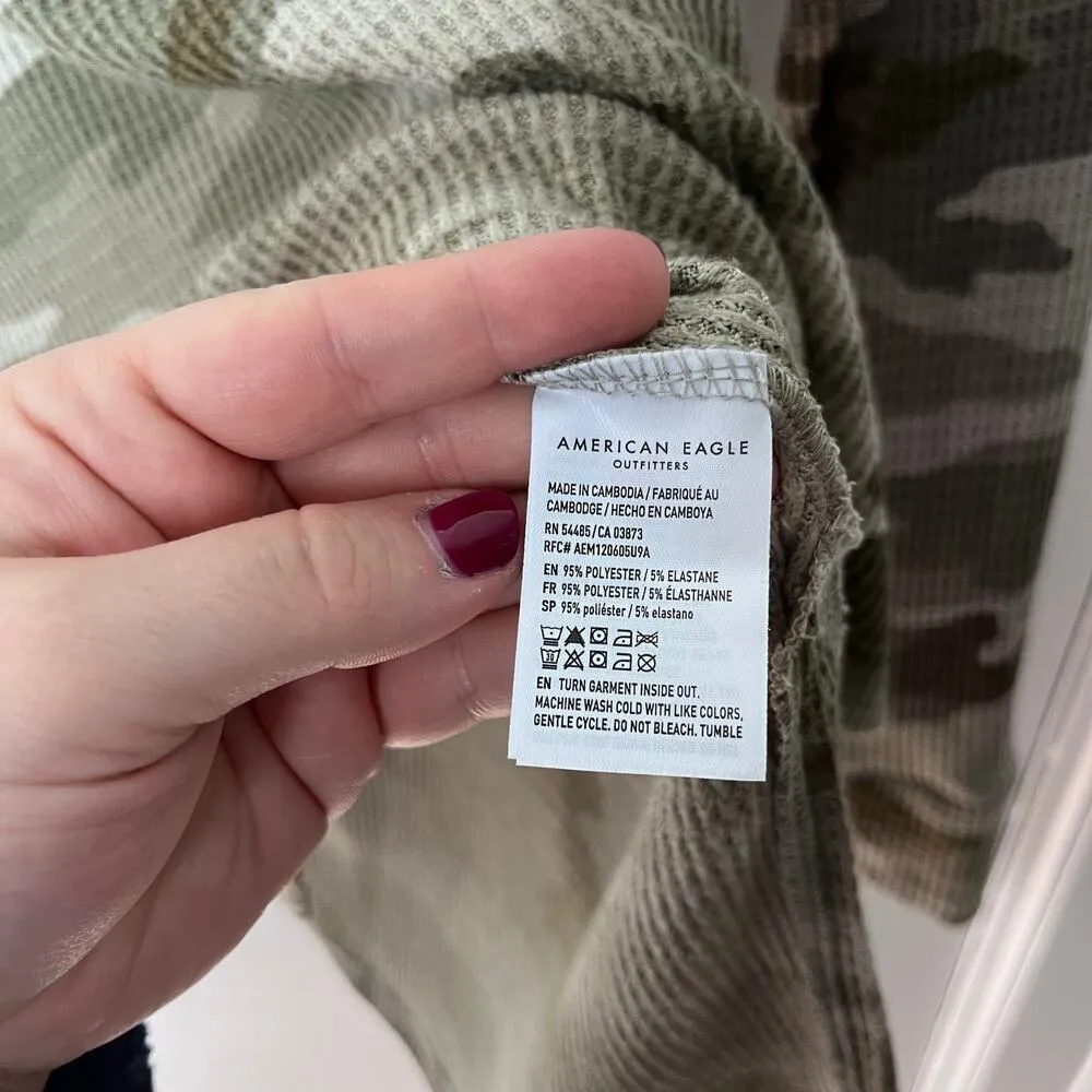 American Eagle Waffle Knit Camouflage V-neck Oversized Long Sleeve Shirt XS - Image 5