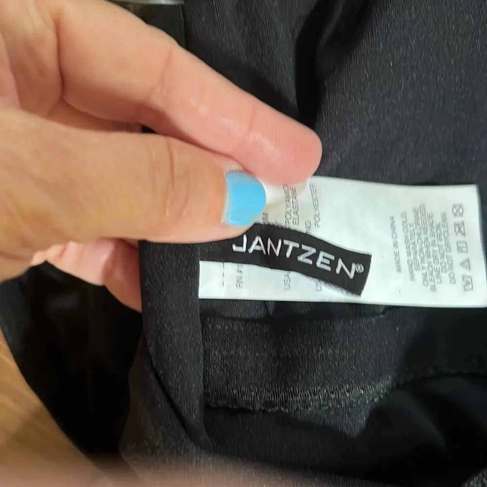 Jantzen Elegant Black Swimsuit - Image 4