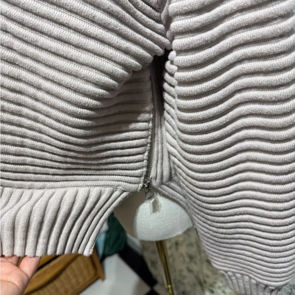 Varley  pull over sweater - Image 7