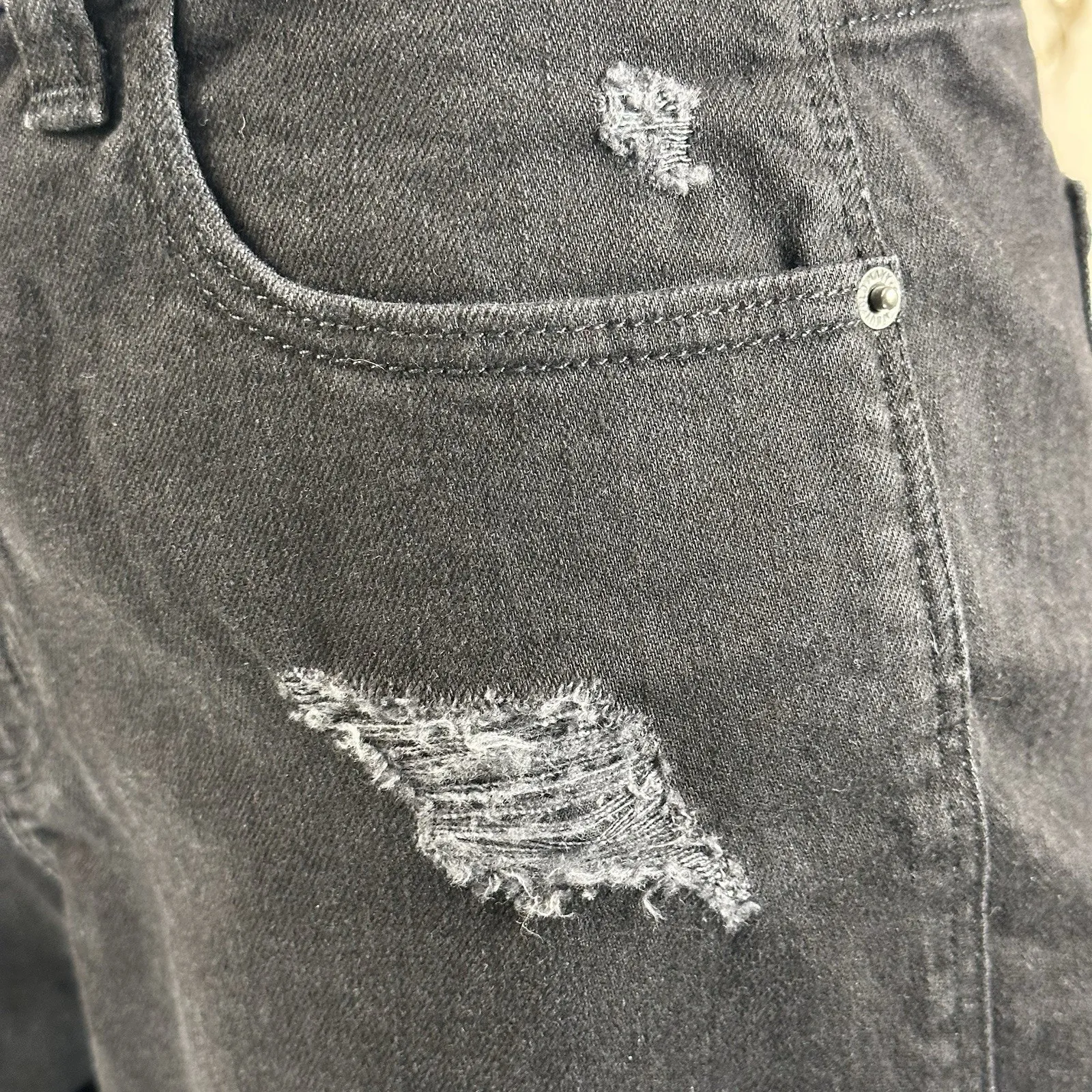 Old Navy Women's Size 6 Black Jack Boyfriend Shorts Distressed Cuffed Hem Summer - Image 11