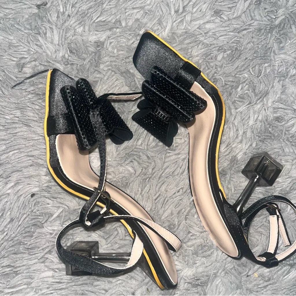 SHEIN Black Heels with Bow and Block Heel - Image 5