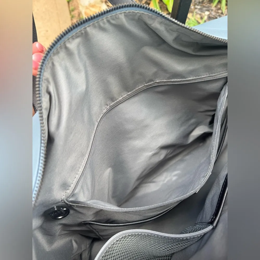 Away Everywhere Travel bag in Coast Blue with strap NWT - Image 8