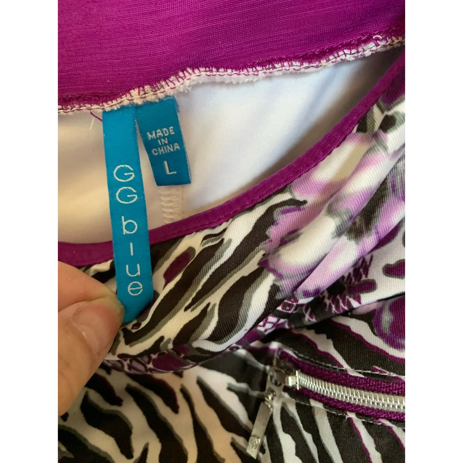 GG biue skort size large Purple & white print - Image 2