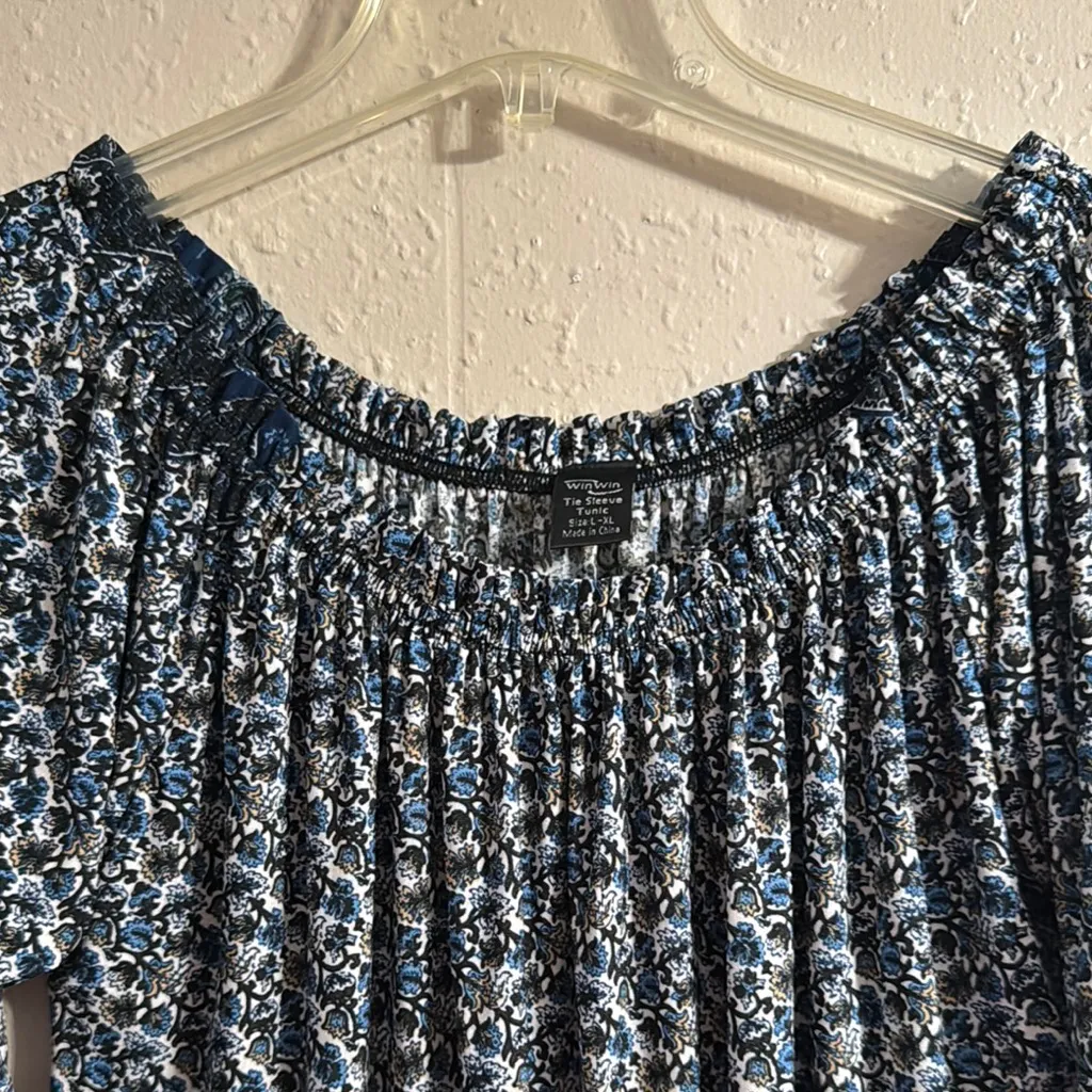 WinWin Navy and White Patterned Blouse - Image 6