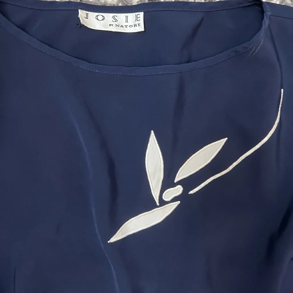 Natori Midnight Blue Nightdress with Leaf Accent - Image 7