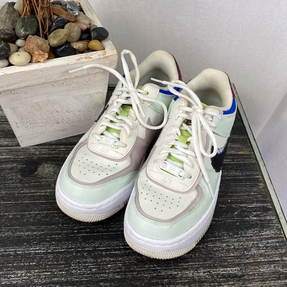 Nike Holographic White Style CV8480-300 Athletic Sport Sneakers Shoes 7 - Image 2