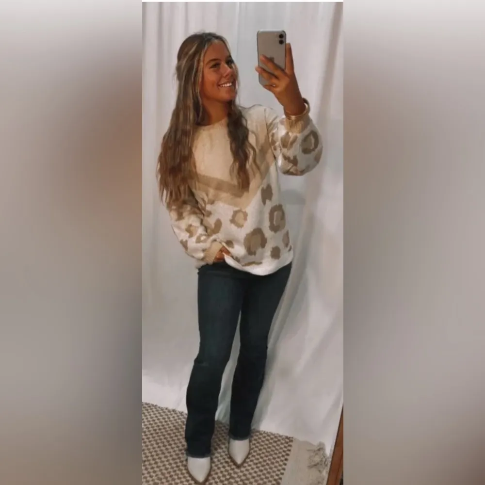 NWT Stylish Beige and White ANIMAL PRINT Women's Sweater - Image 5