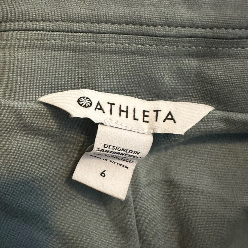Athleta Minimalistic Eastbound Blazer Size 6 - Image 4
