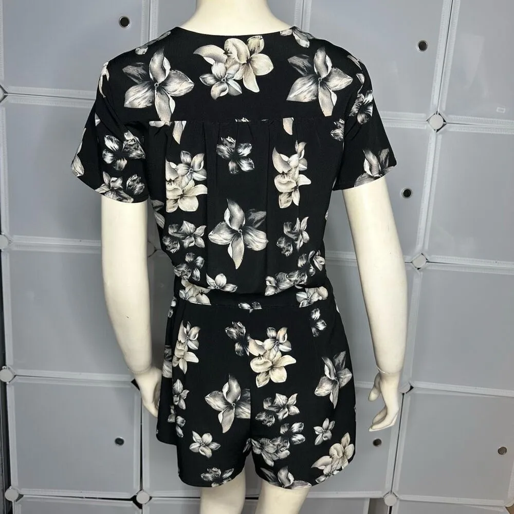 Ecru Lab Floral Cutout Shirts Romper Size Medium - Image 2