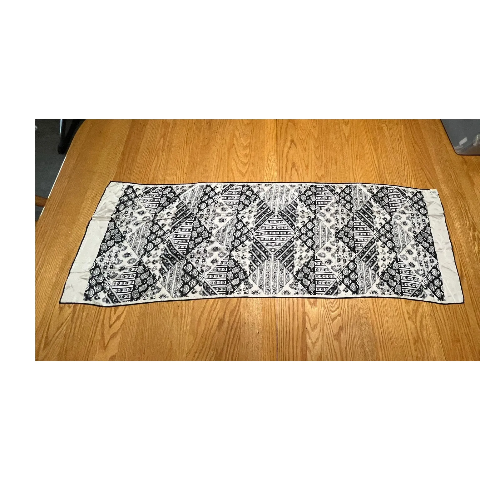 VTG Echo Scarf Azlon Silk Blend Black & White Paisley Geometric Made in Japan - Image 3