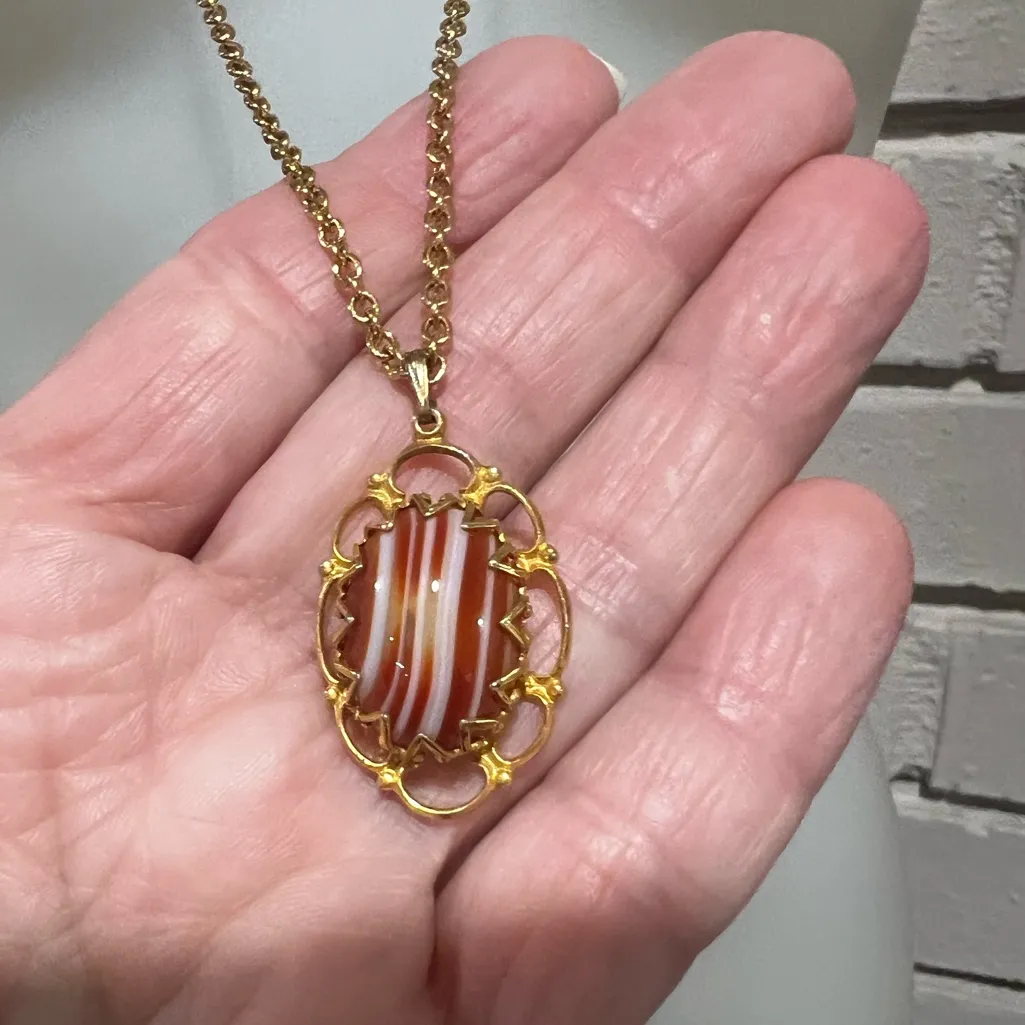 Vintage Banded Agate Cameo Pendant Gold - Image 6