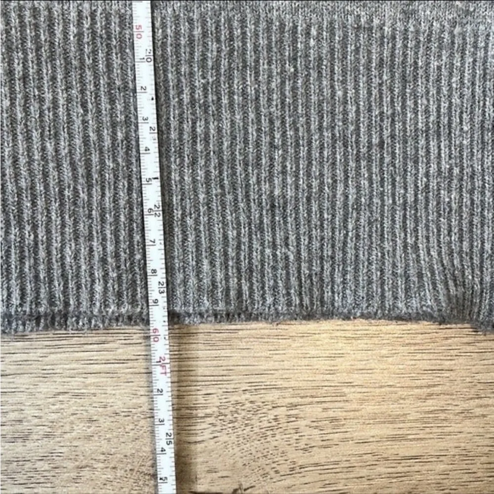 Vici Grey Turtleneck Sweater Size Extra Small - Image 8