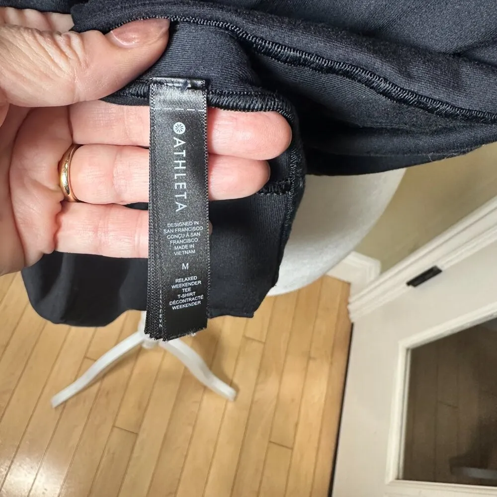 Athleta  Drape Neck Short Sleeve Knit Top T Shirt Blouse Size Medium - Image 10