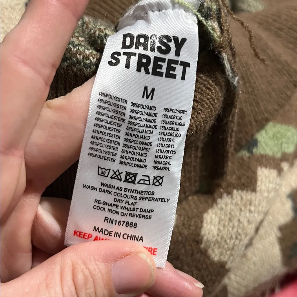 NWT! Urban Outfitters Daisy Street Camo Crew Neck Sweater M= 22” - Image 5