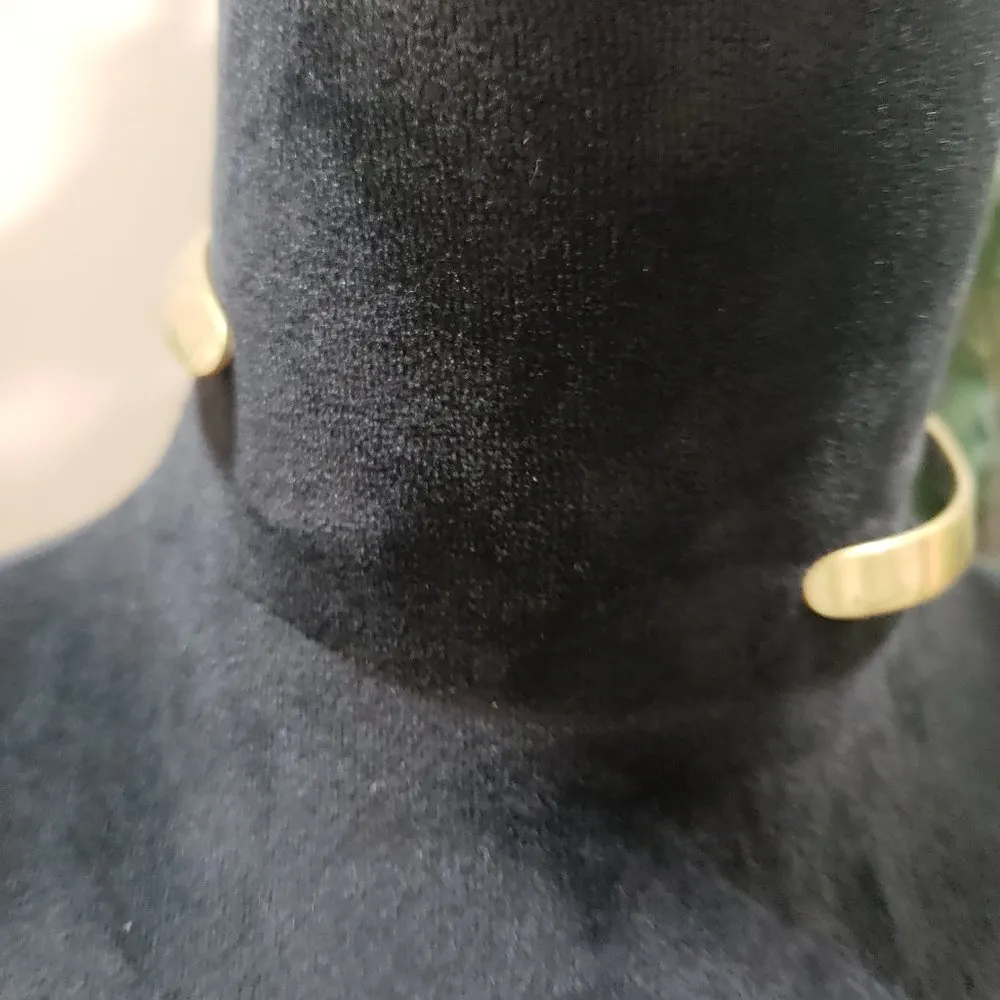 Women Fashion White Shell Inlay Brass Tone Choker Necklace - Image 5