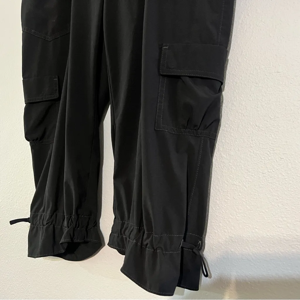 Athleta  Black Capri Mid Rise Dipper Cargo Adjustable Pants size 12T Women’s - Image 3