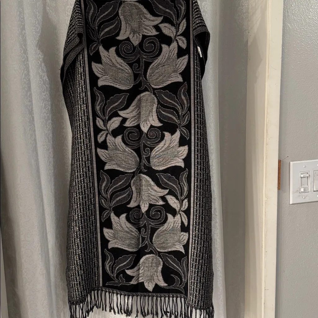 Elegant Black and Gray Floral Scarf Size L - Image 2