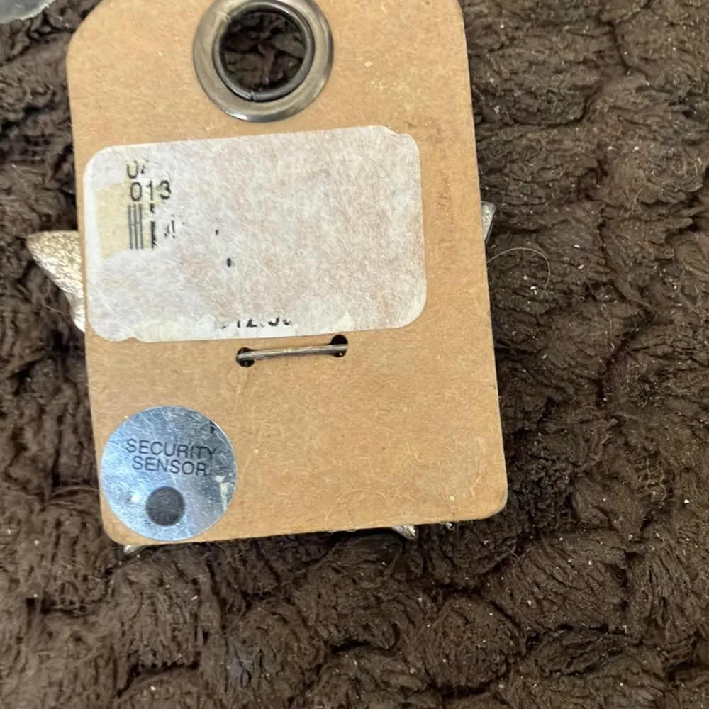 FINAL MARKDOWN Aeo butterfly pin - Image 2