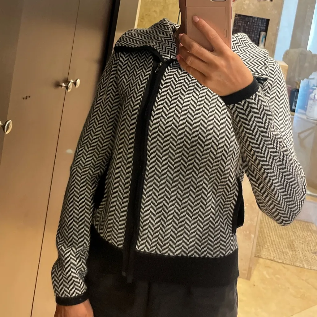 Black and White Chevron Jacket - Image 3