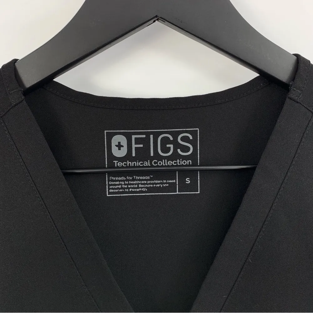 FIGS Casma Three Pocket Scrub Top Black S - Image 4