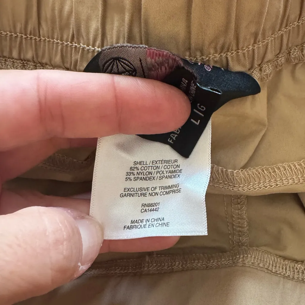 Women’s Mondetta Outdoor Project tan lightweight belted athletic shorts, large - Image 4