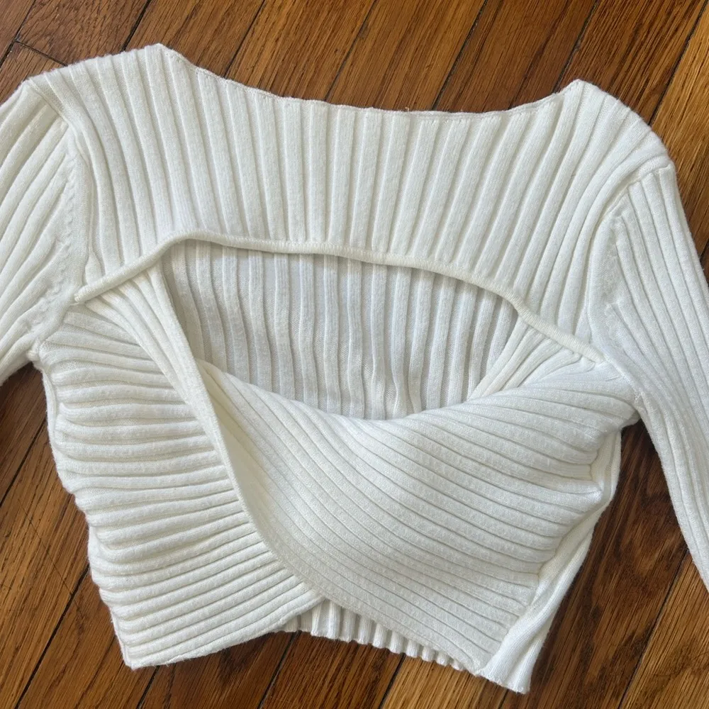 UO Elegant Reversible White Ribbed Sweater Crop Top - Image 2