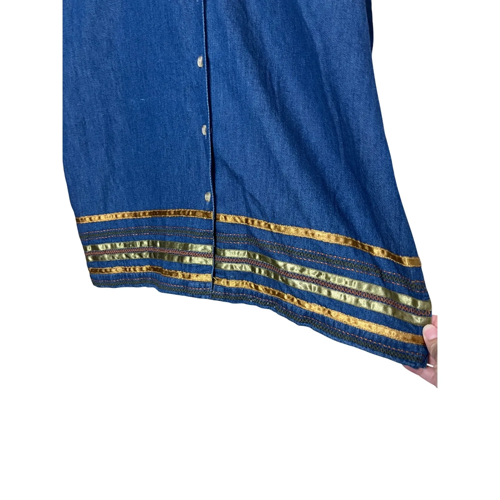 Vanderbilt Women's Denim Button Down Shirt Long Sleeve Gold Trim Medium - Image 5