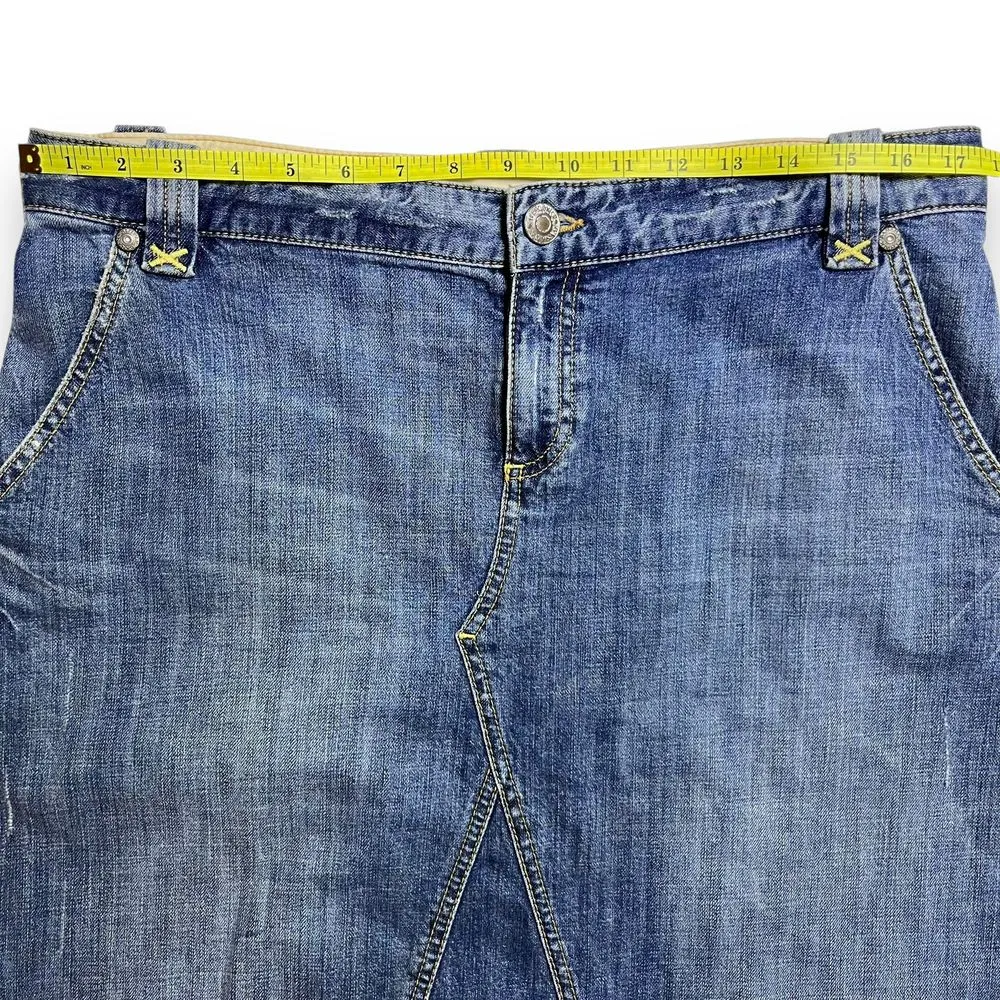 Banana‎ Republic Y2K Medium Wash Denim Raw Hem & Distressed Jean Skirt Size 10 - Image 6