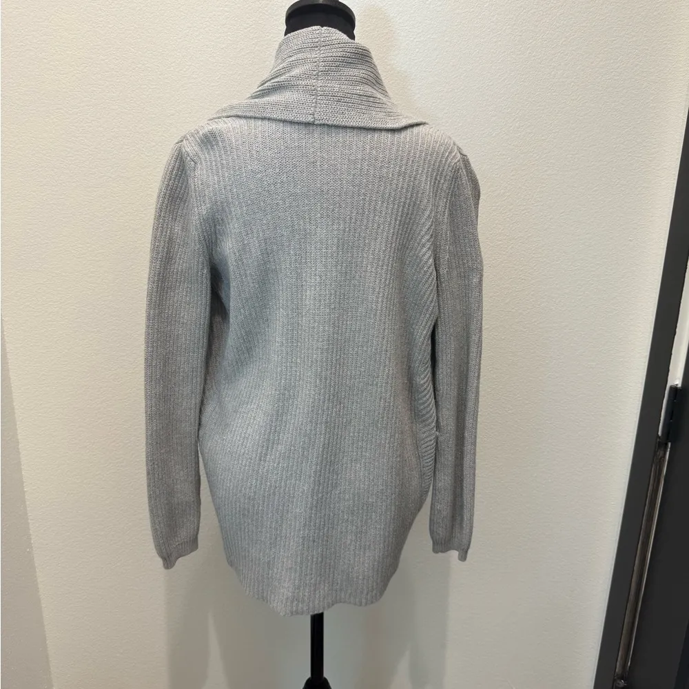 Cozy Gray Women's Sweater - Image 2