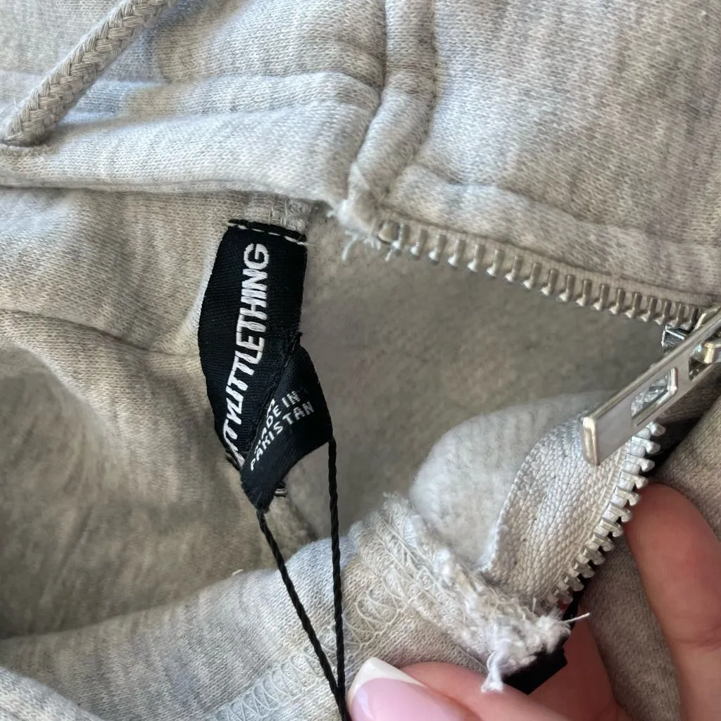 PRETTYLITTLETHING GREY MARL COPYRIGHT GRAPHIC ZIP THROUGH CROPPED HOODIE M - Image 9