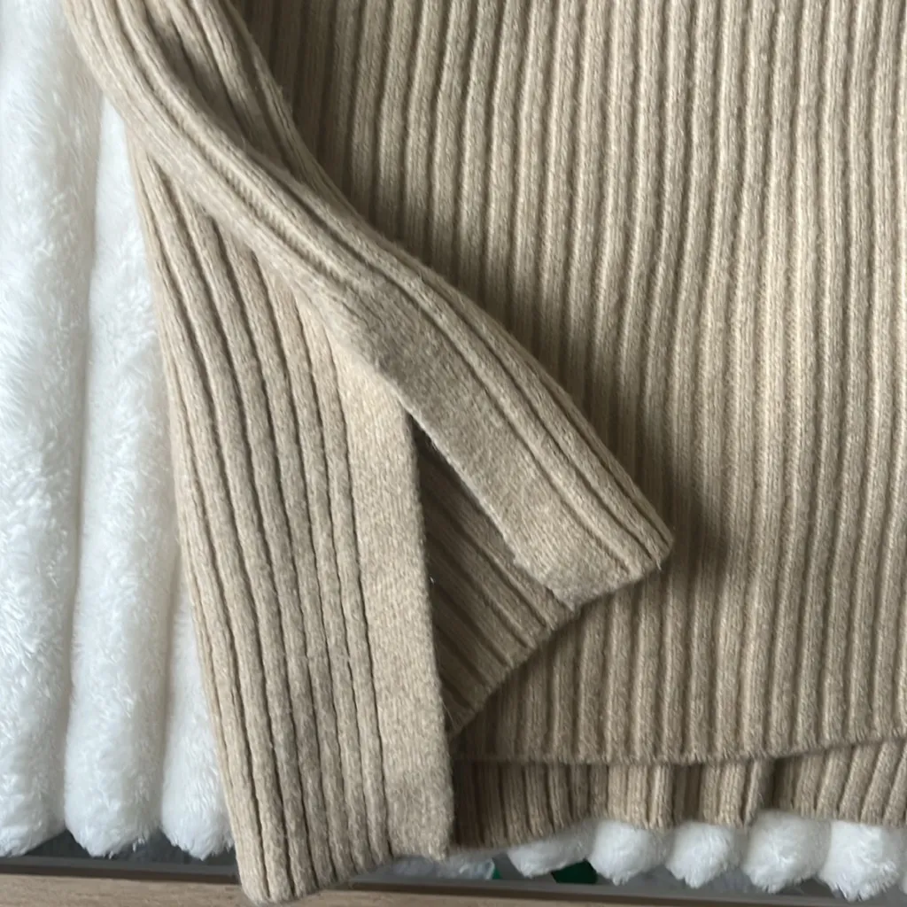 H&M Cream Sweater - Image 5