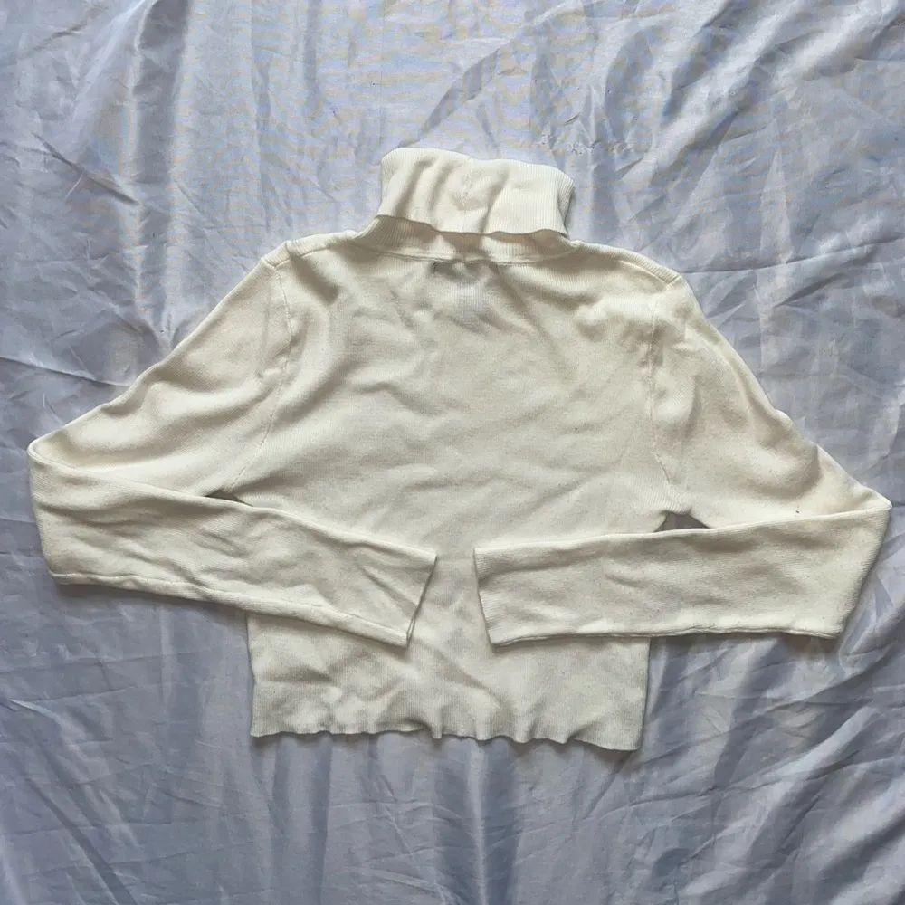 basic white ribbed cropped turtleneck sweater - Image 4