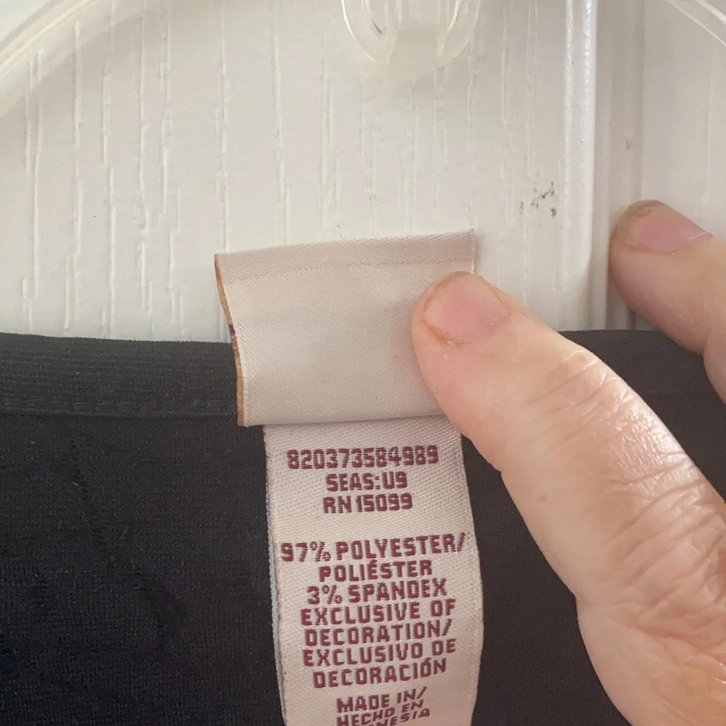 Covington FINAL MARKDOWN Ladies’  Top (M) - Image 4