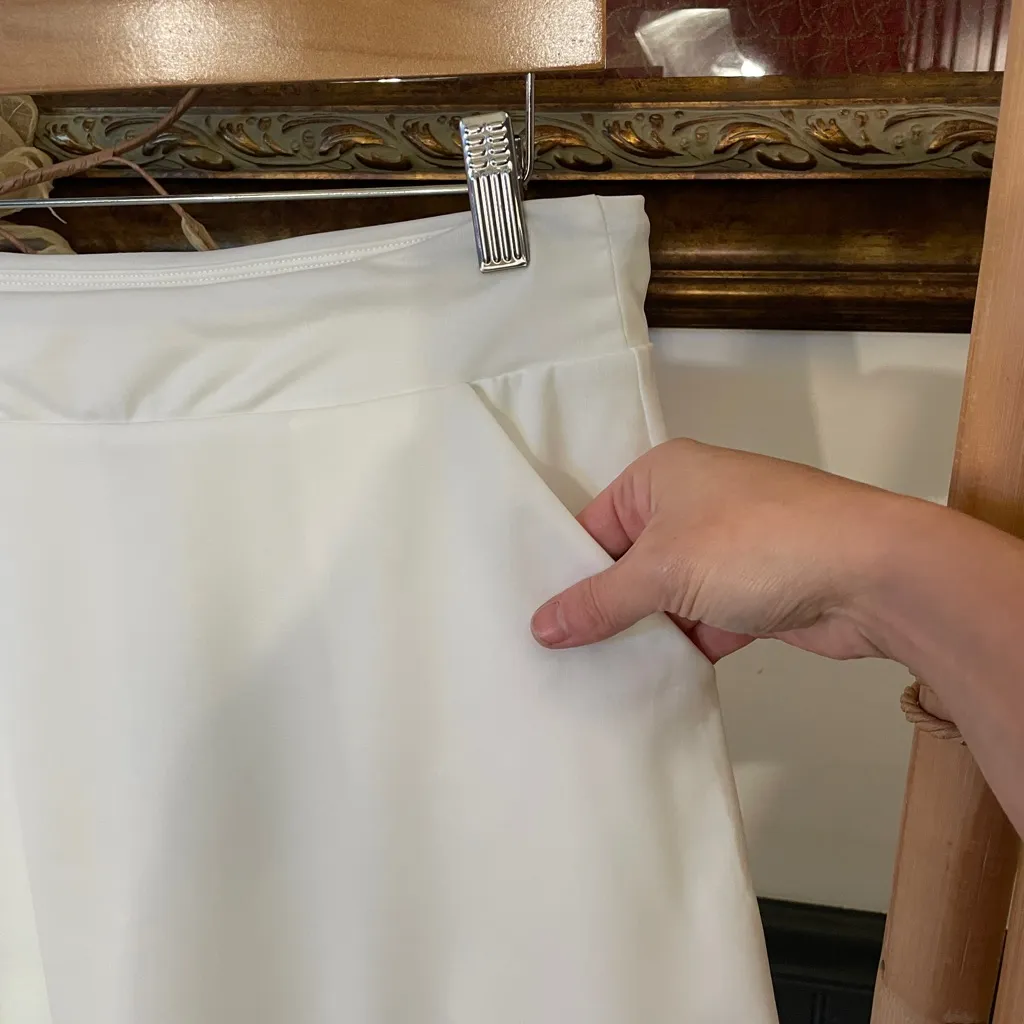 NWT Acegolfs White Golf Skort Skirt w Built in Shorts - Image 4