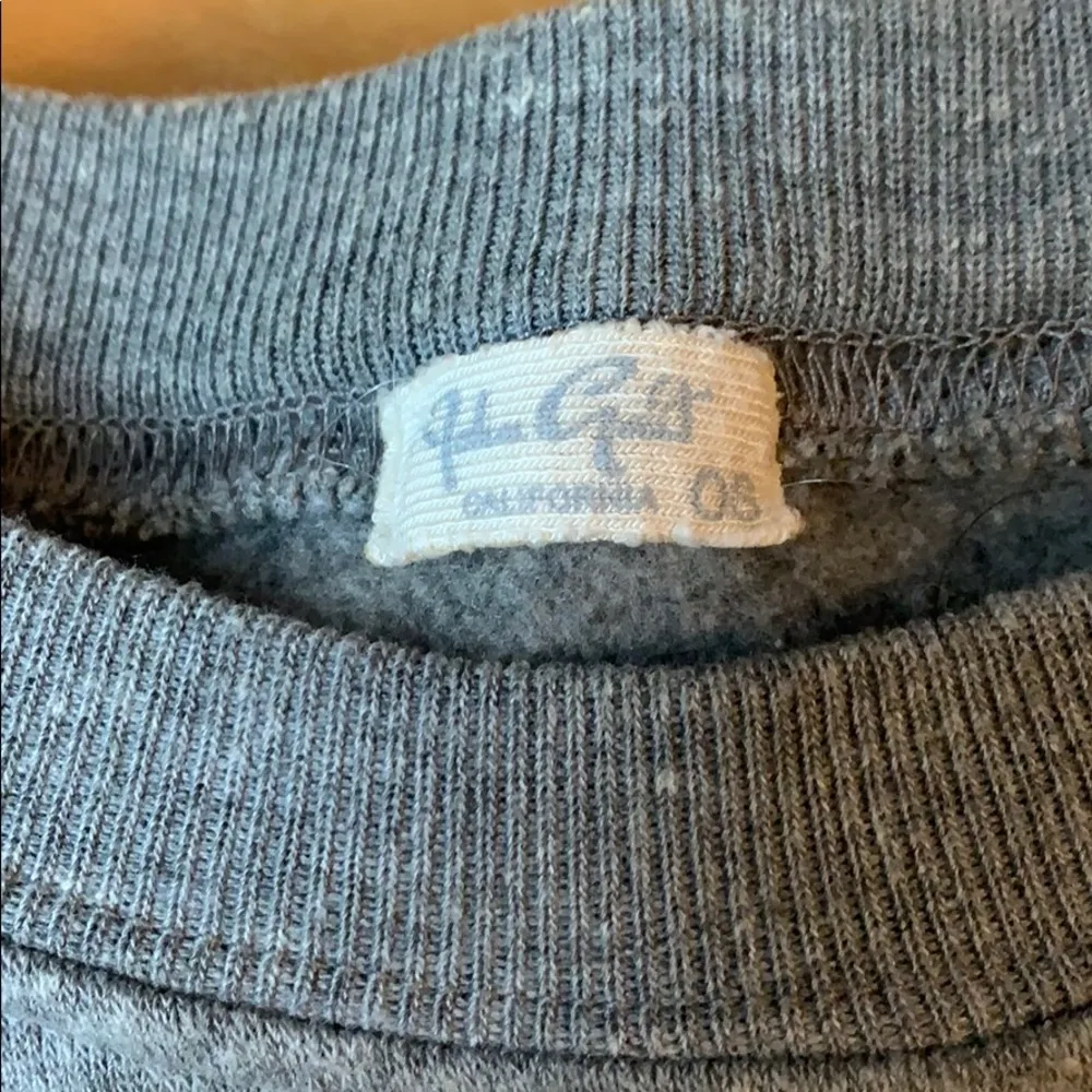 💥Brandy Melville cropped gray long sleeve w alien - Image 4