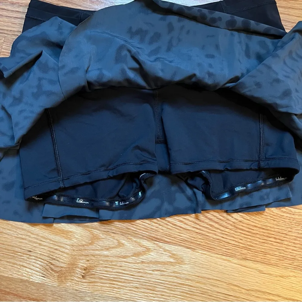 Lululemon Hit Your Stride Skirt Animal Swirl Deep Coal Black / Black size 6 - Image 6