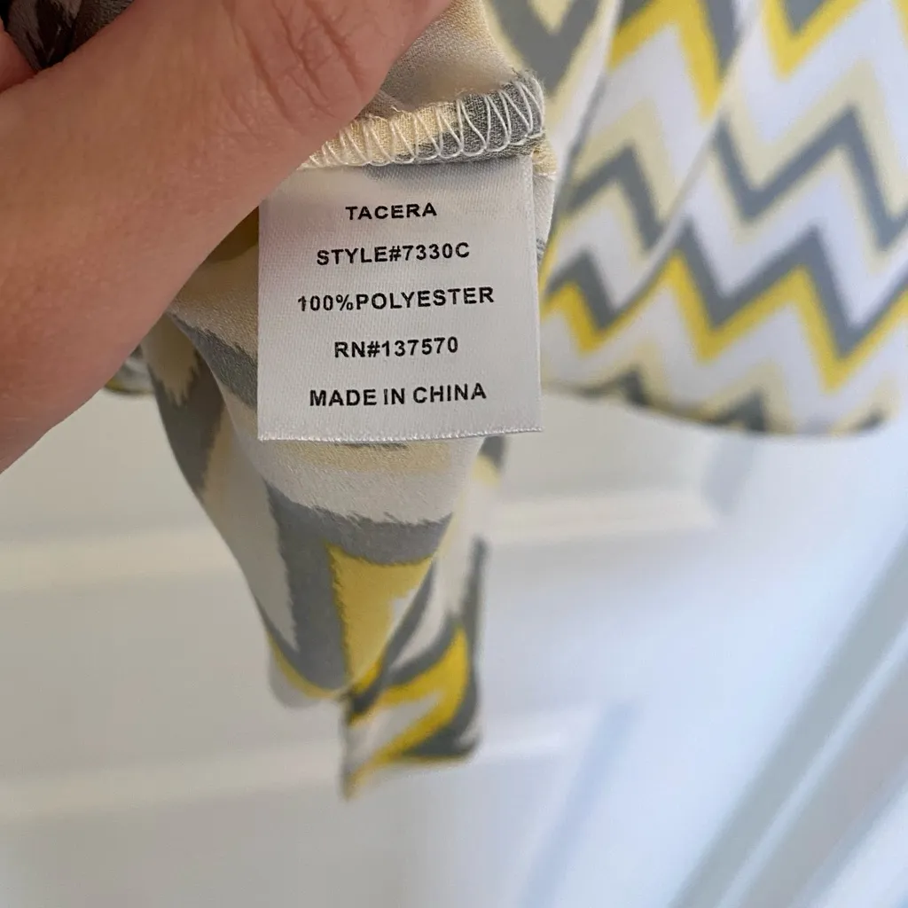 TACERA - Yellow and Grey Chevron Top with Gold Zipper Neckline! - Never worn!💛 - Image 4