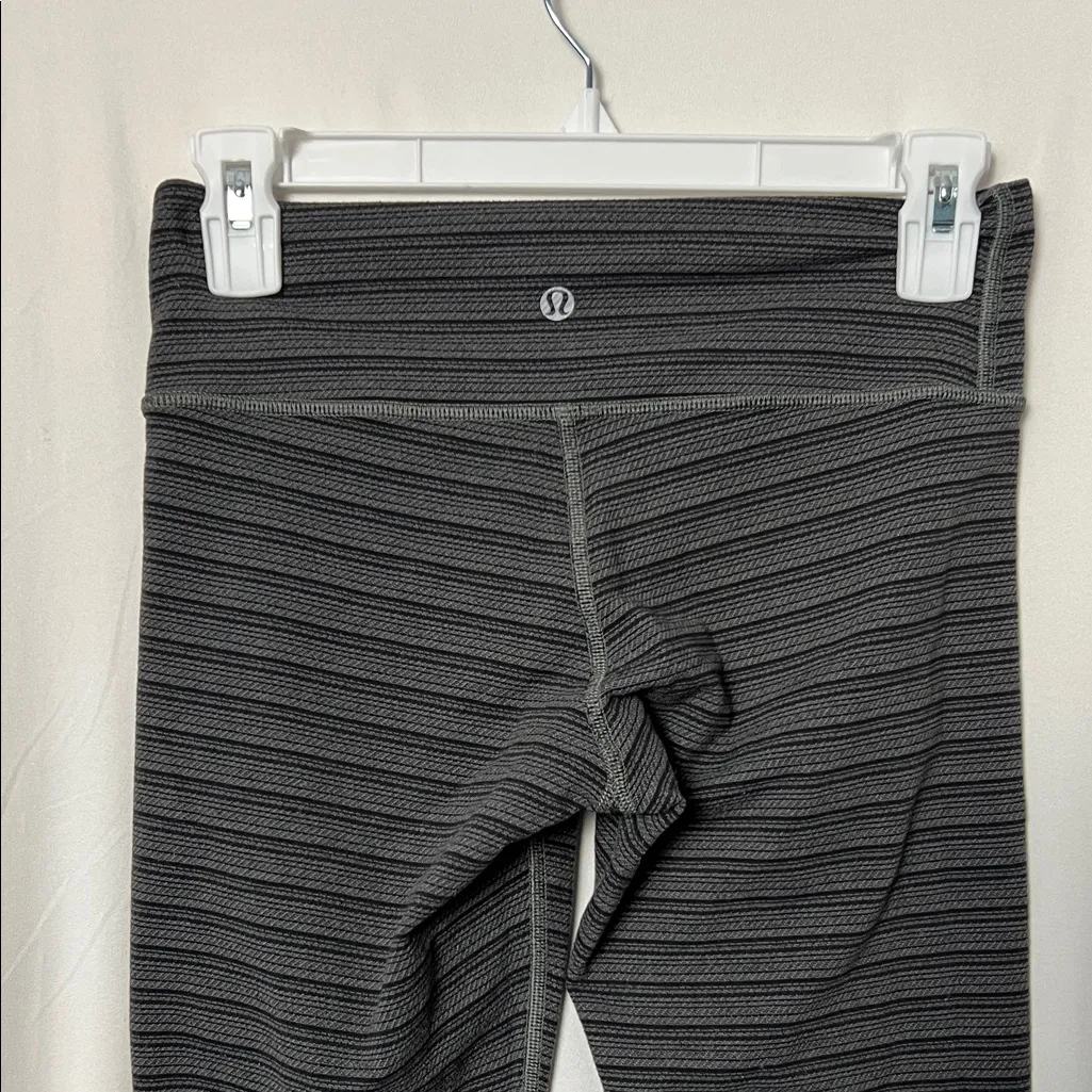 Lululemon Wunder Under Crop II-Textured Stripe Slate Deep Coal Size 4 - Image 7