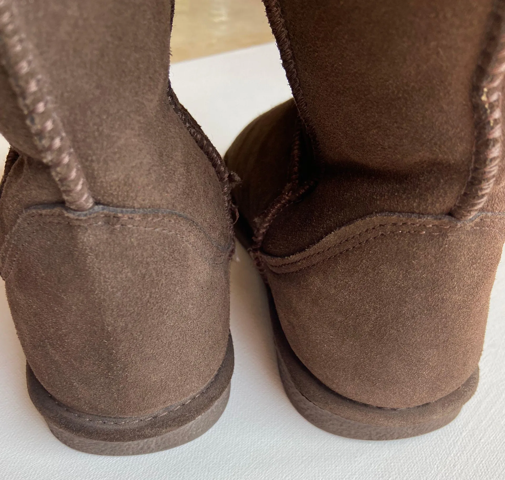 BEARPAW BreaPaw Shearling Boots EUC - Image 4
