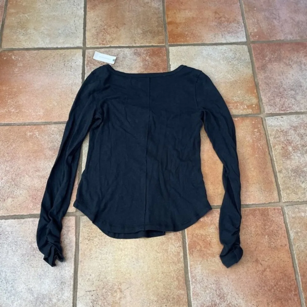 Pilcro Ruched wrists snap front Henley - Image 5