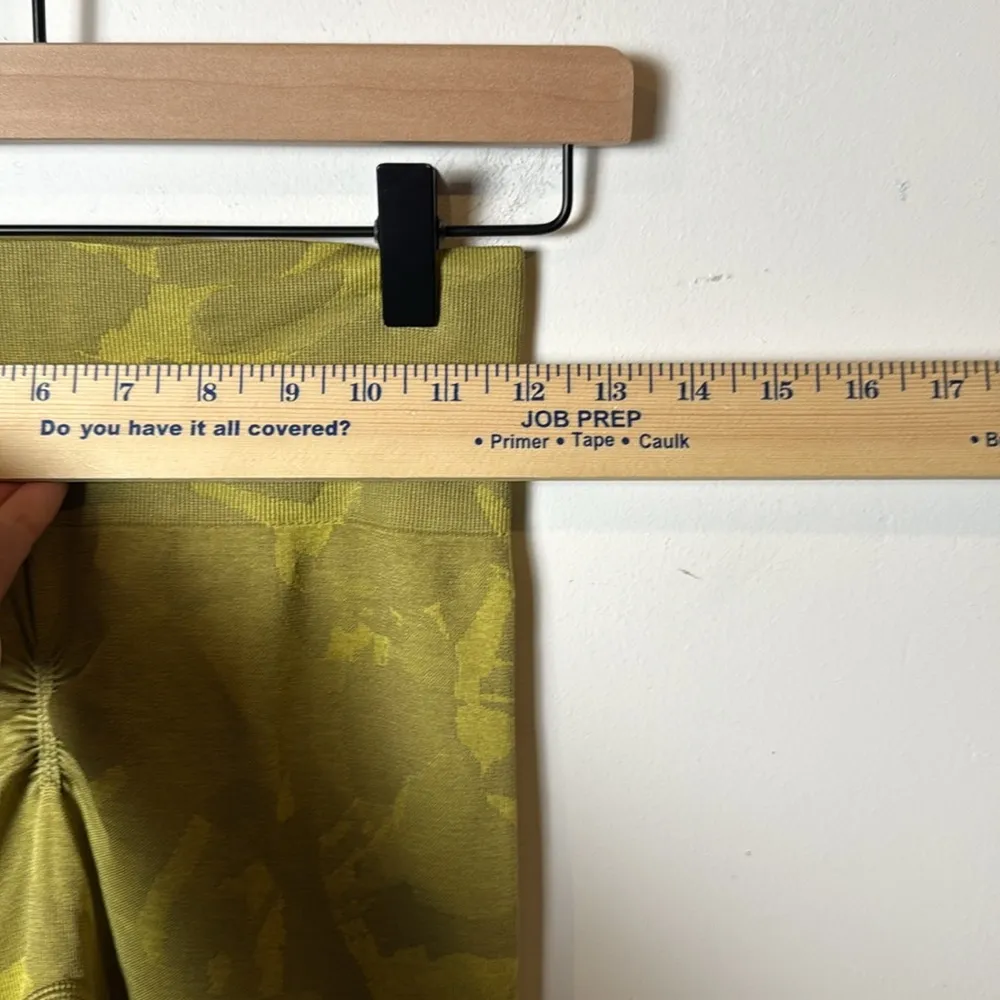 Gymshark Women Adapt Camo Seamless Leggings Savanna/Griffin Green Ruched detail - Image 6