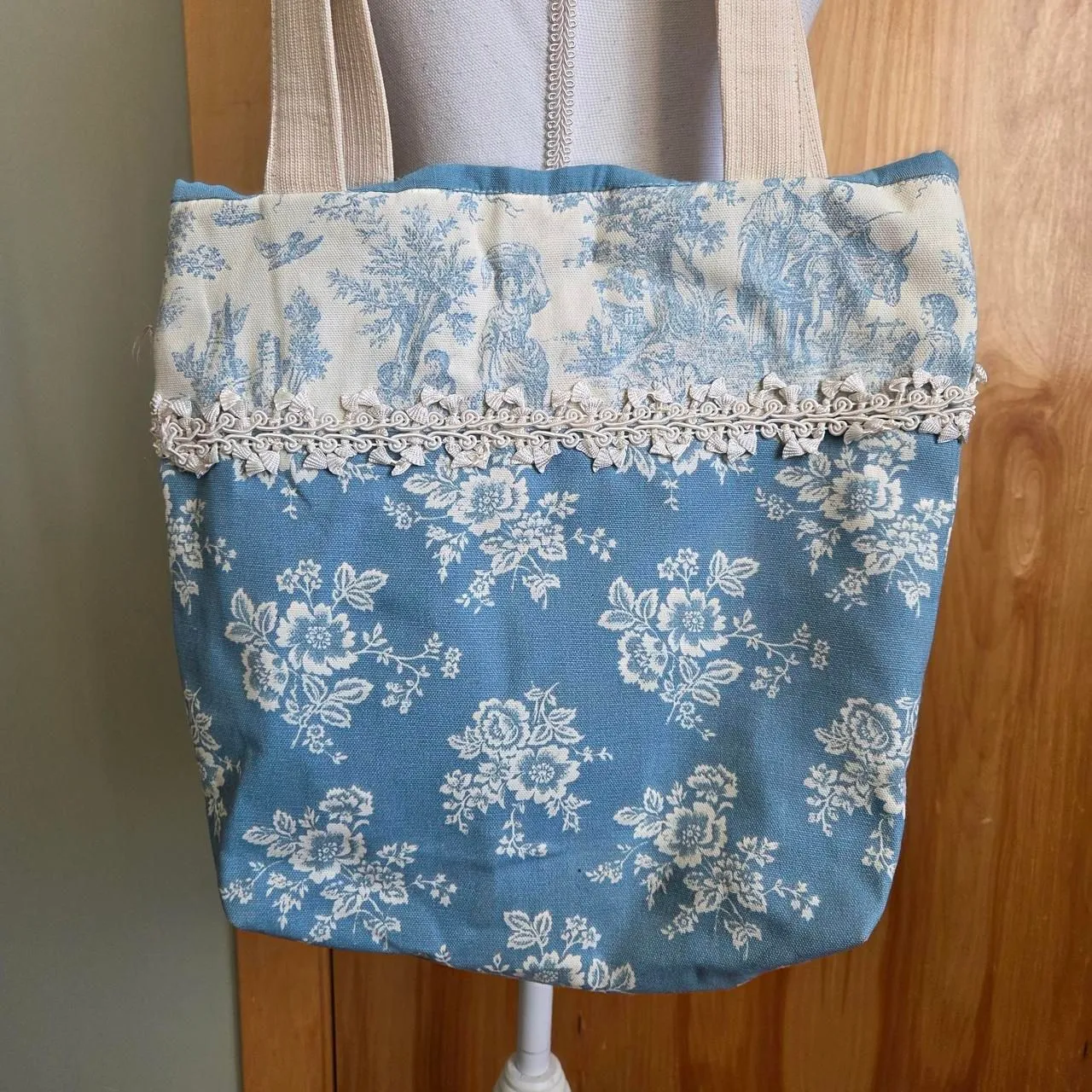 Handmade toile Blue and white floral tote bag with lace trim coquette - Image 2