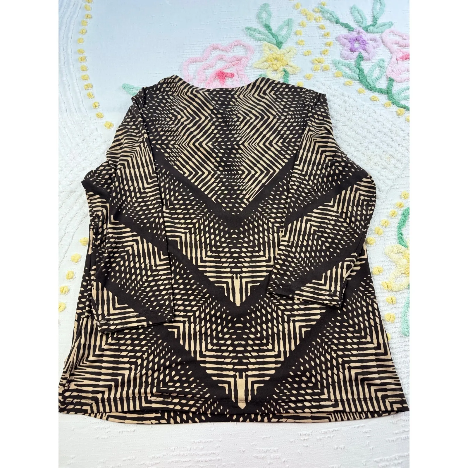 Chicos Top Womens 1 US Geométric Prim  V-neck, 3/4 Gray sleeves (09) - Image 9