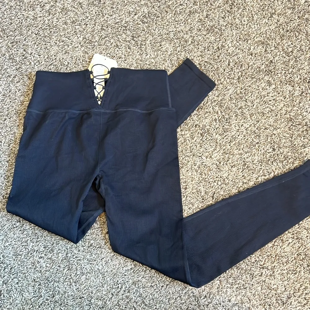 Fabletics High-Waisted Seamless Rib Leggings Size Medium in Swell Blue - Image 5