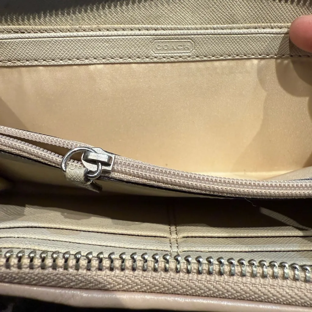 Rare Coach Wallet Zip Around Accordion Tan Nude Beige Leather Soft‎ Leather  S - Image 5