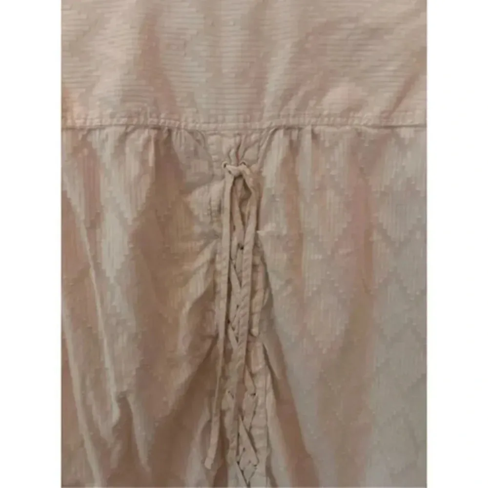 Wonderly  Roll Tab Long Sleeve Button Down Shirt Medium - Image 4