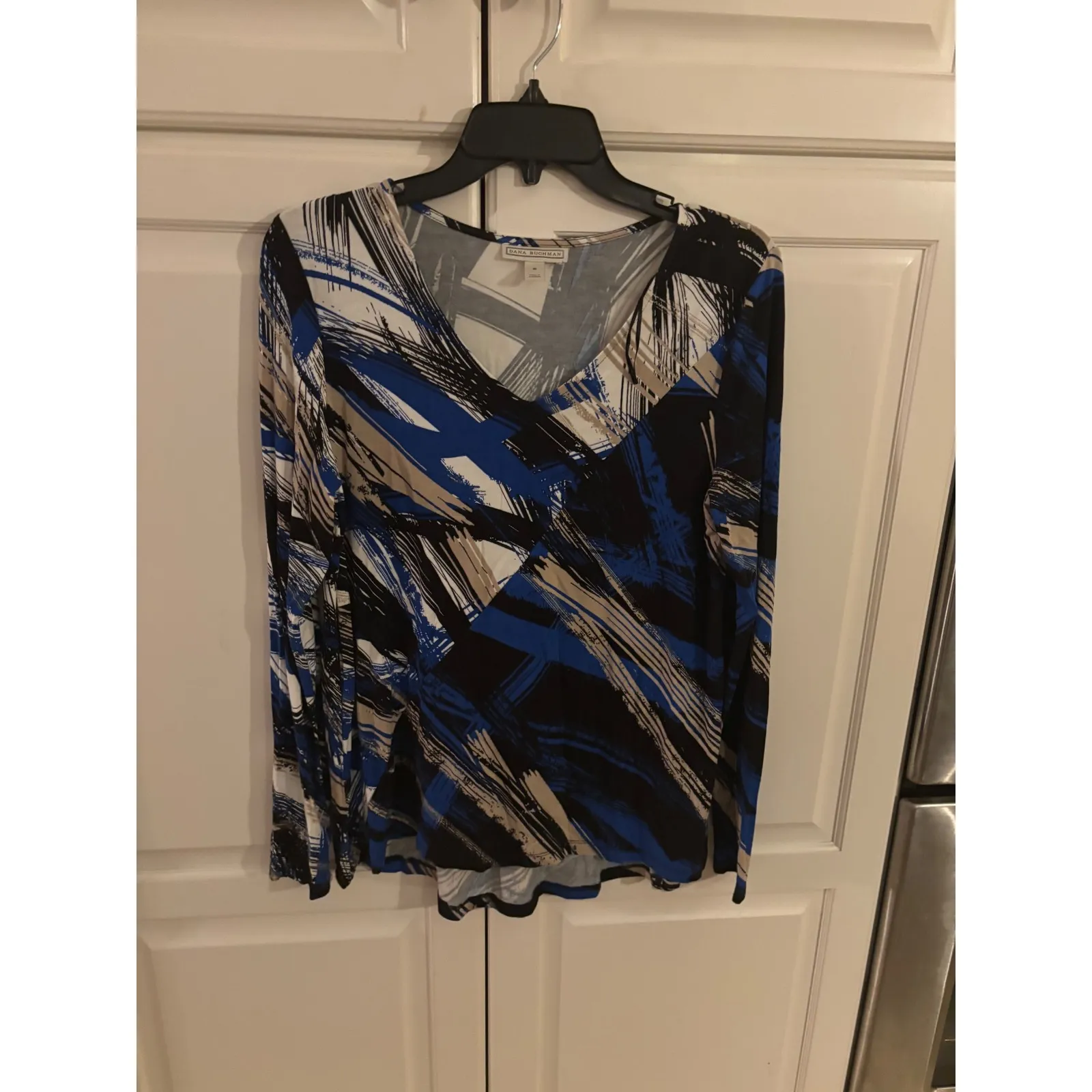 Dana Buchman Women's Long Sleeve V Neck Abstract Print Top‎ Size S - Image 2