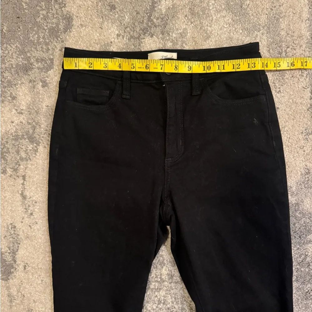 Universal Thread High Rise Classic Black Women's Jeans - Image 4